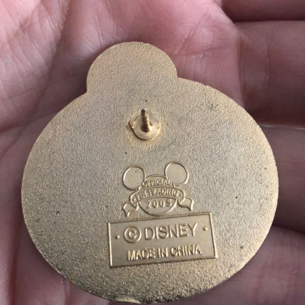 Authentic Disney Trading Pin - Picture 3 of 3